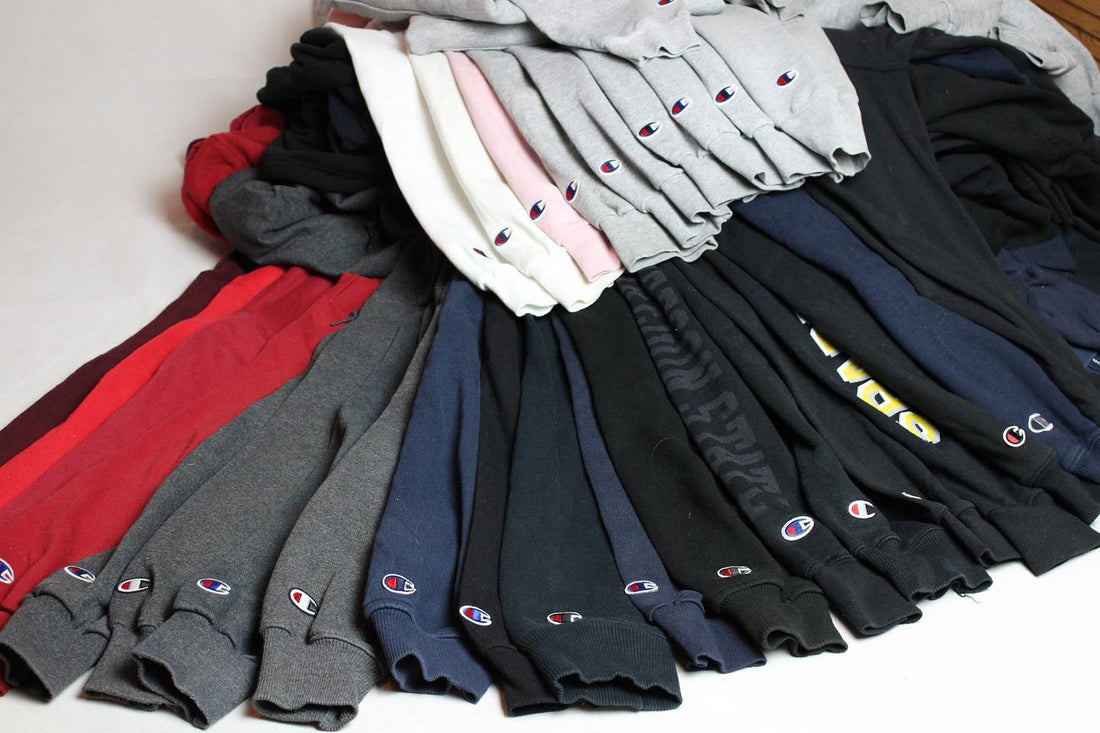 Champion márkájú pulóverek