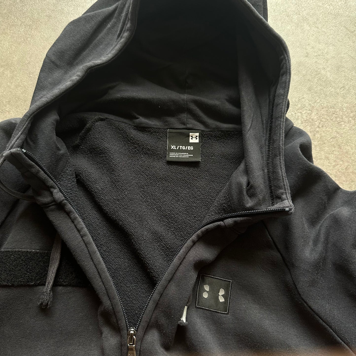 Under Armour Black Zip Hoodie XL