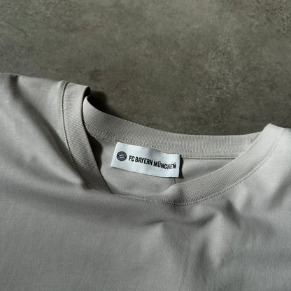 FC Bayern München Off-White Chest Print T-Shirt XL