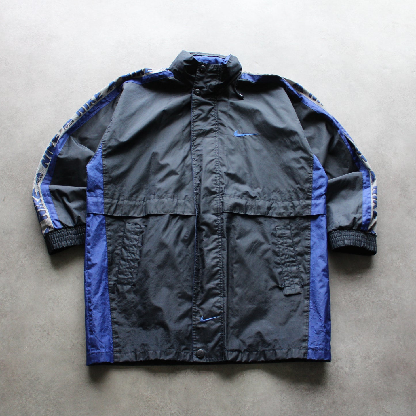 Nike Premier Vintage Black & Blue Windbreaker Jacket with Logo Detailing (Man-XL)