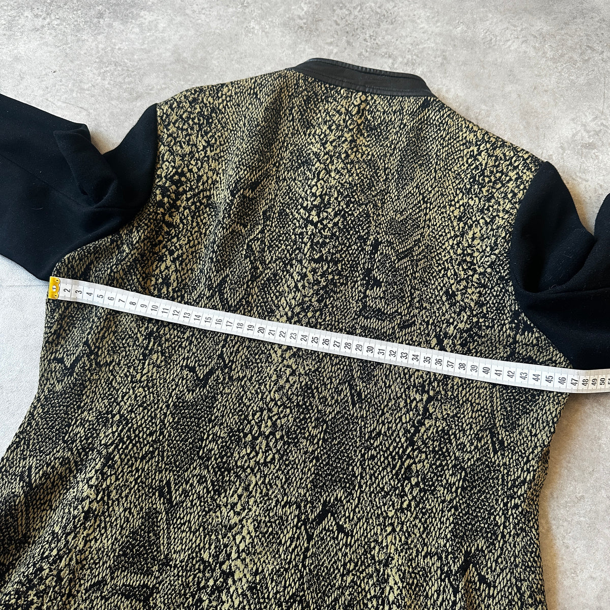 Elegance Snake Pattern Zip Jacket 40