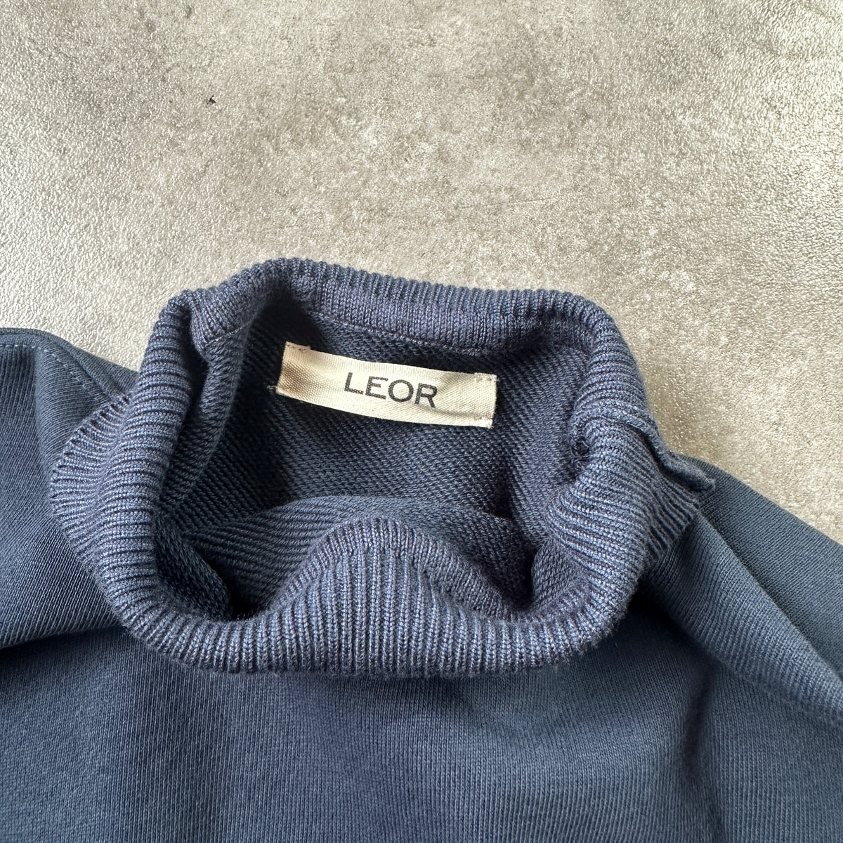 Leor Dark Slate Blue High-Neck Cropped Sweatshirt S