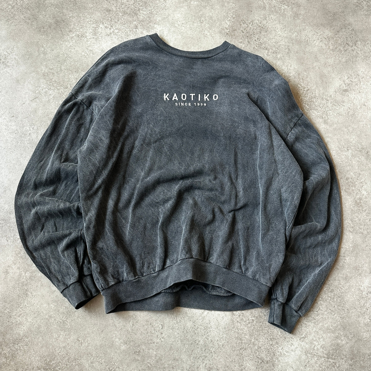 Kaotiko Washed Charcoal Chest Logo Crewneck S