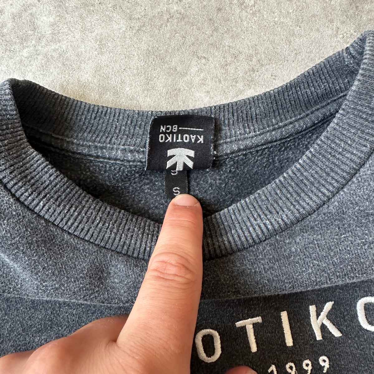 Kaotiko Washed Charcoal Chest Logo Crewneck S