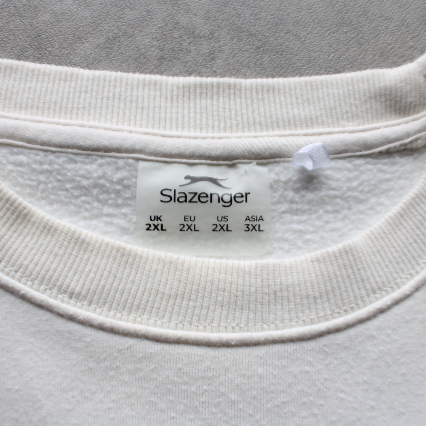 Slazenger Minimal Embroidered Logo Sweatshirt – White (Man-XXL)
