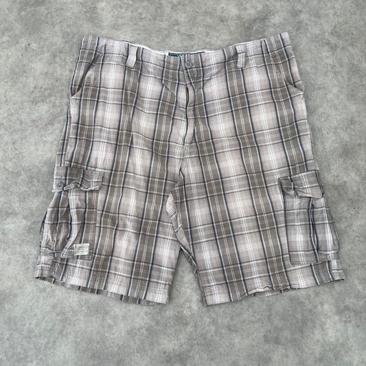 Levi's Plaid Cargo Shorts W40