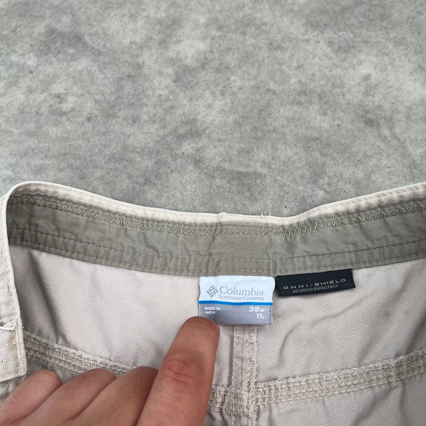 Columbia Beige Cargo Shorts W38