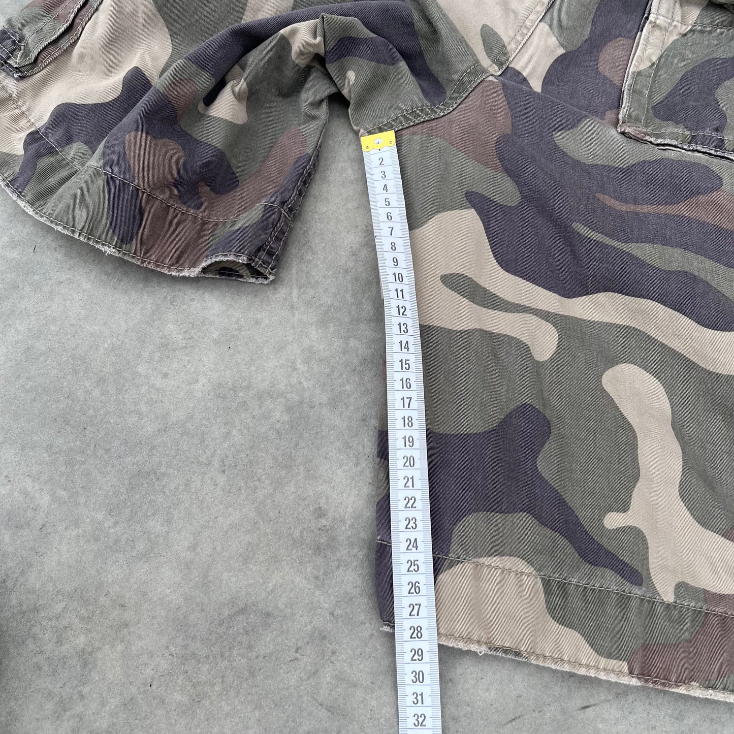 American Eagle Camo Cargo Shorts W28