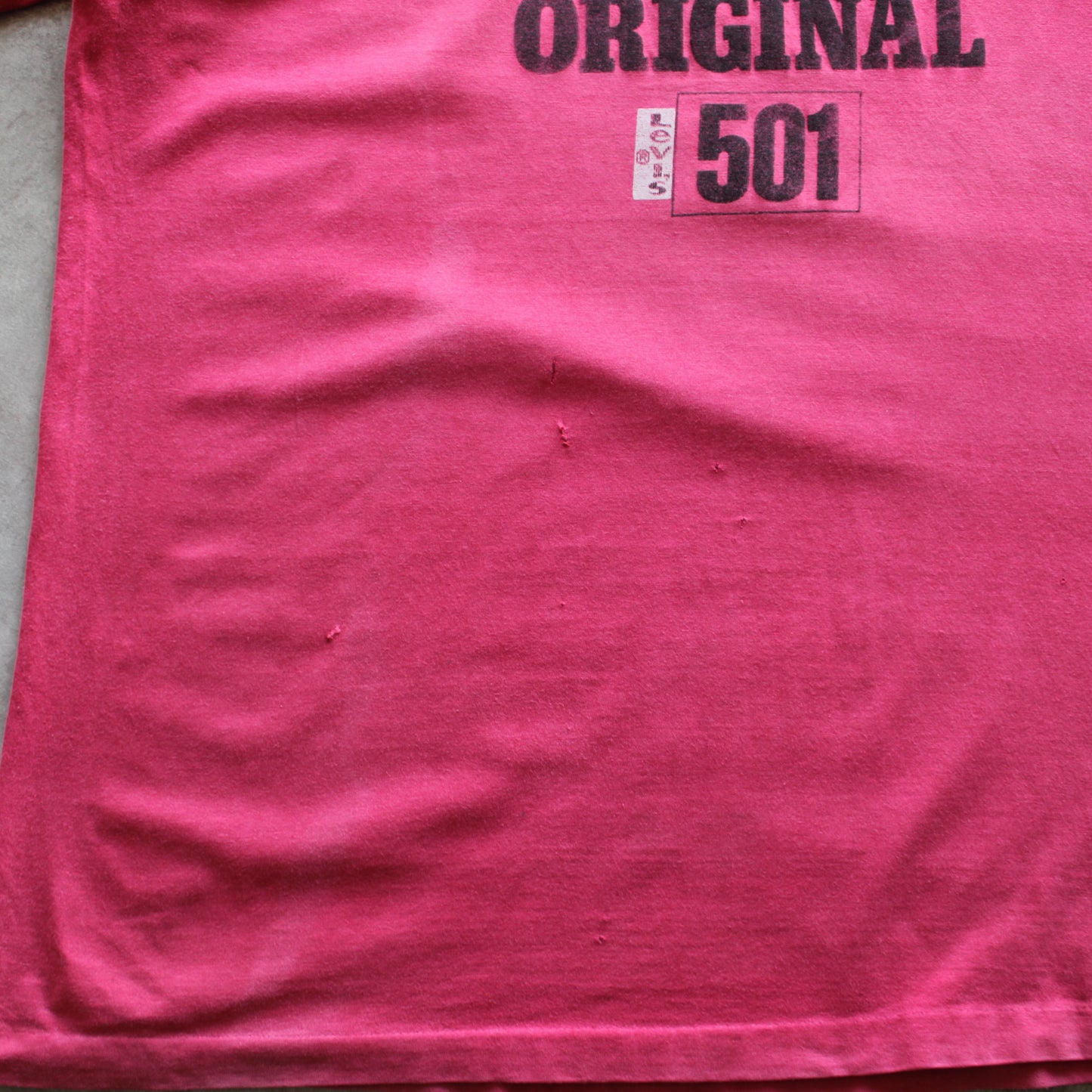 Levi’s Vintage 501 Printed Tee – Red (Man-XL, Faded & Flawed)