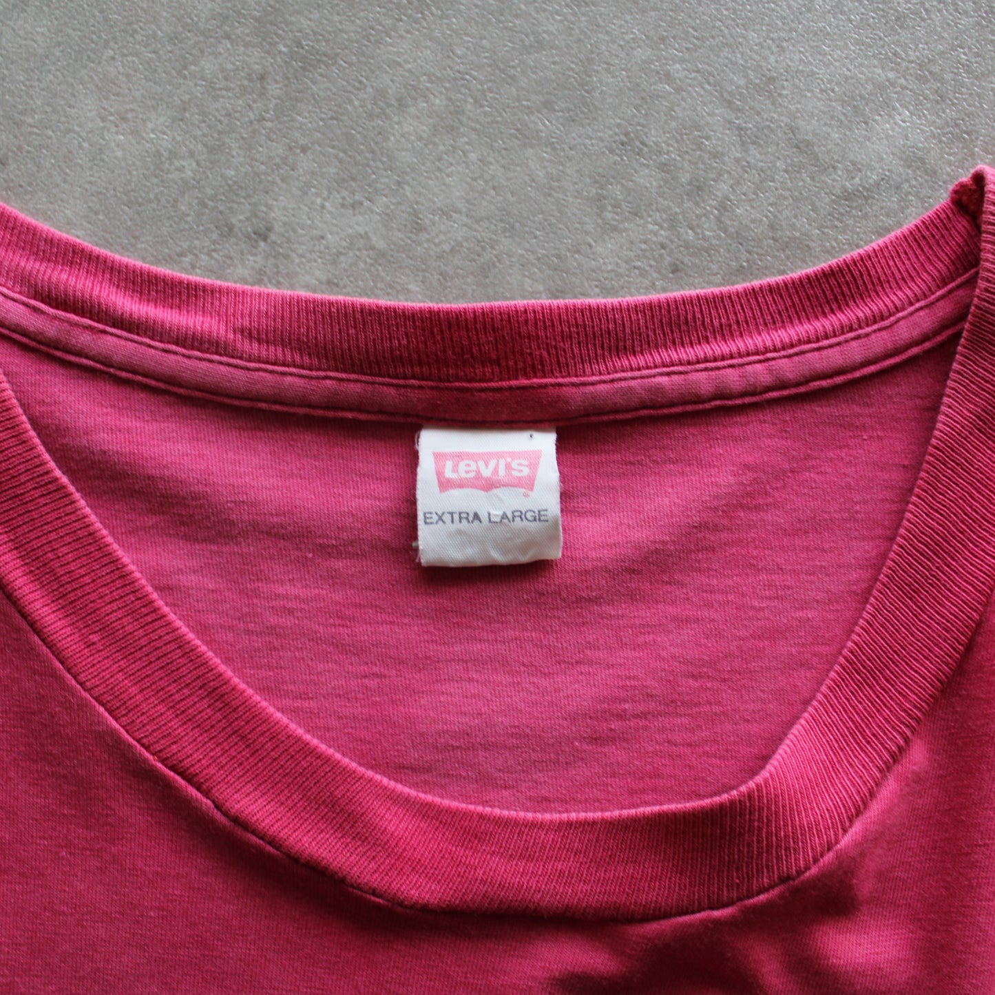 Levi’s Vintage 501 Printed Tee – Red (Man-XL, Faded & Flawed)