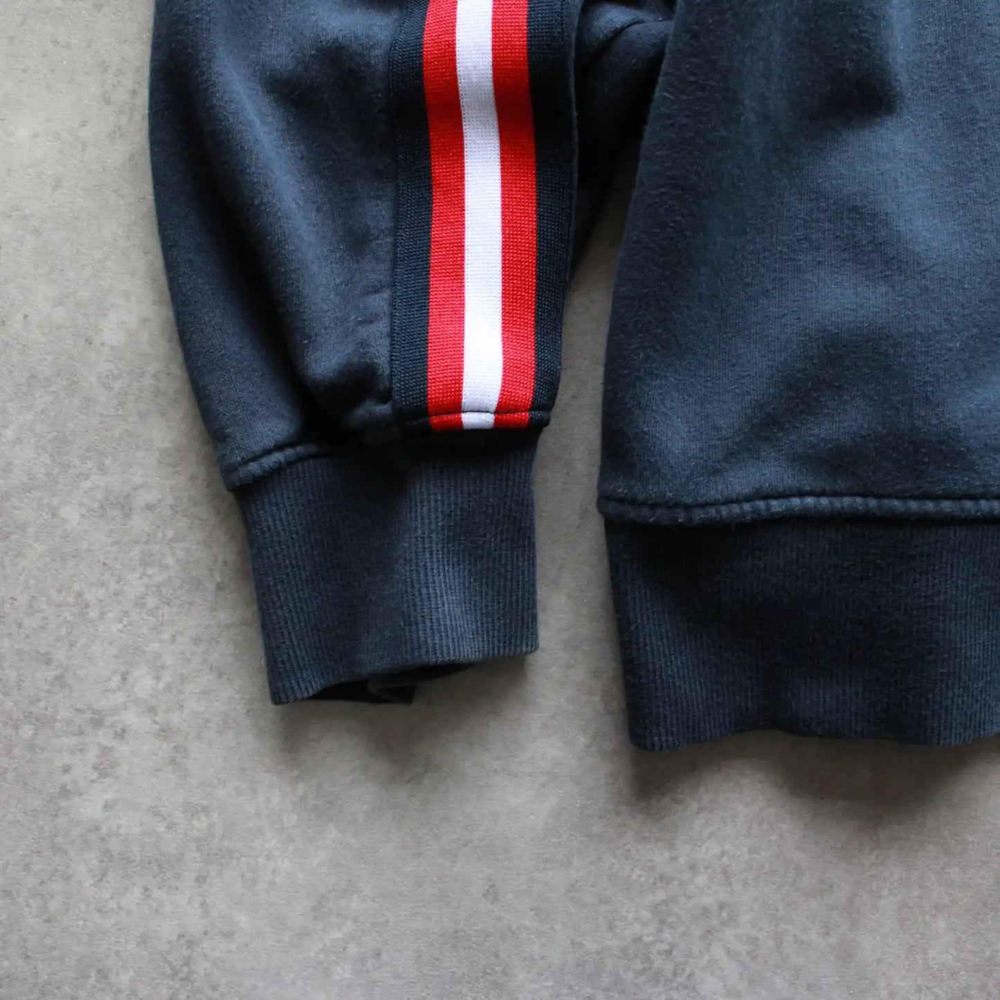 Ellesse Striped Logo Crewneck – Navy/Red/White (Man-L)