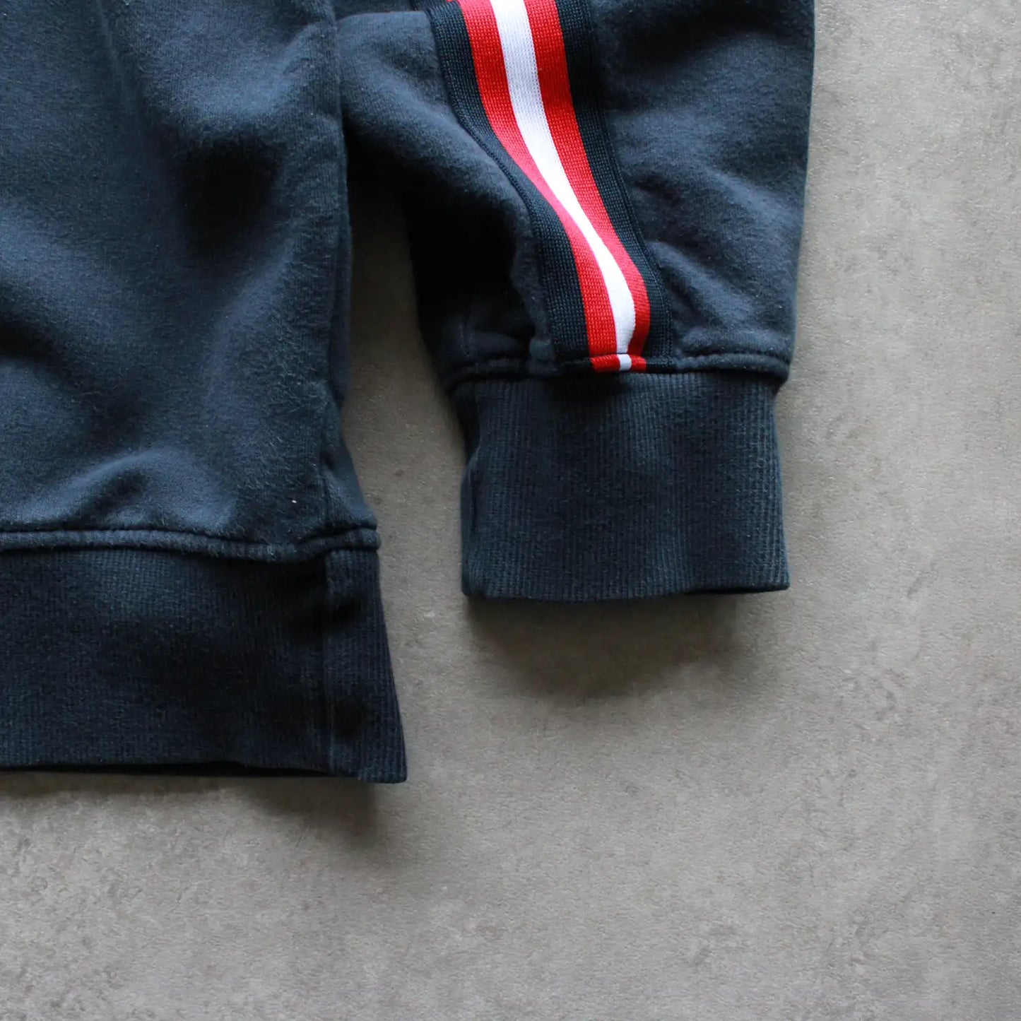 Ellesse Striped Logo Crewneck – Navy/Red/White (Man-L)