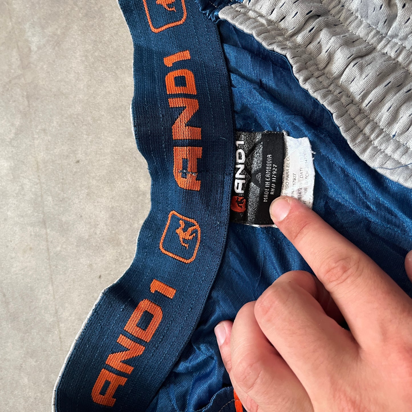 And1 Grey Orange Mesh Shorts XL