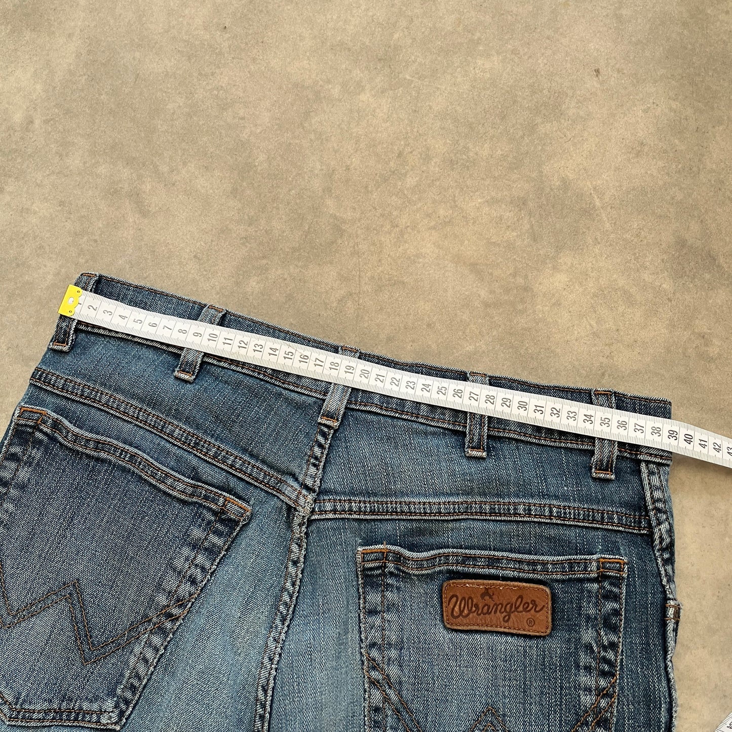 Wrangler Dark Wash Jeans W32