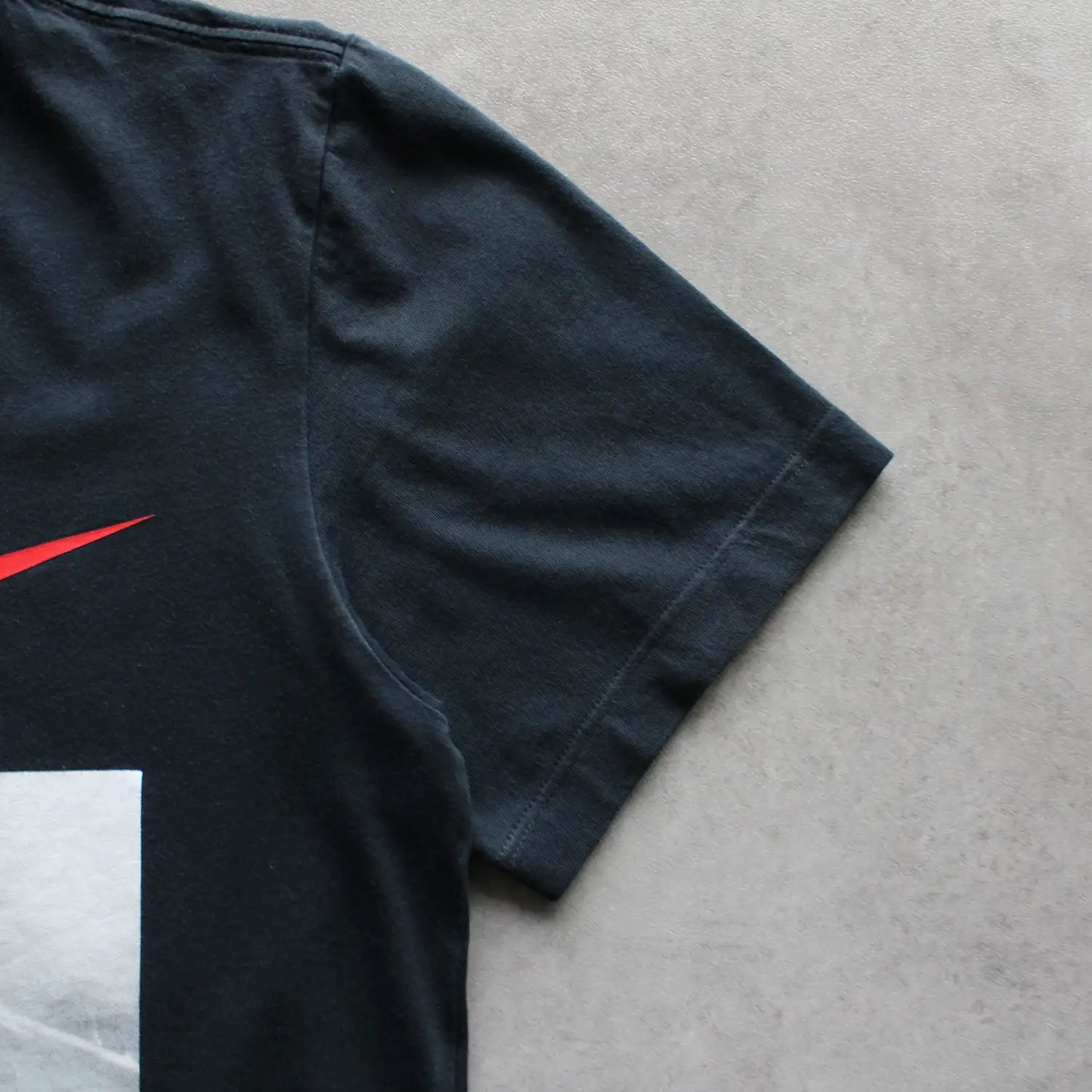 Nike Graphic Air Tee – Black/Red (Man-S)
