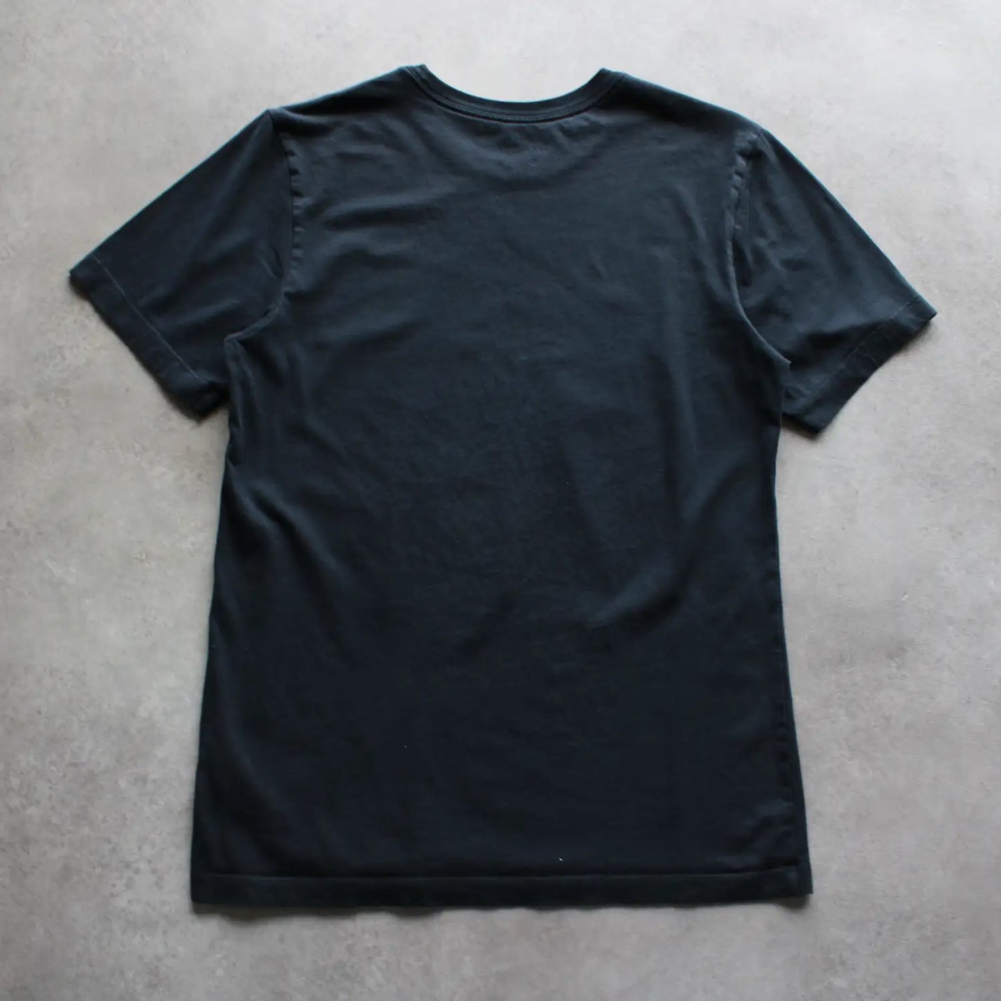 Nike Graphic Air Tee – Black/Red (Man-S)