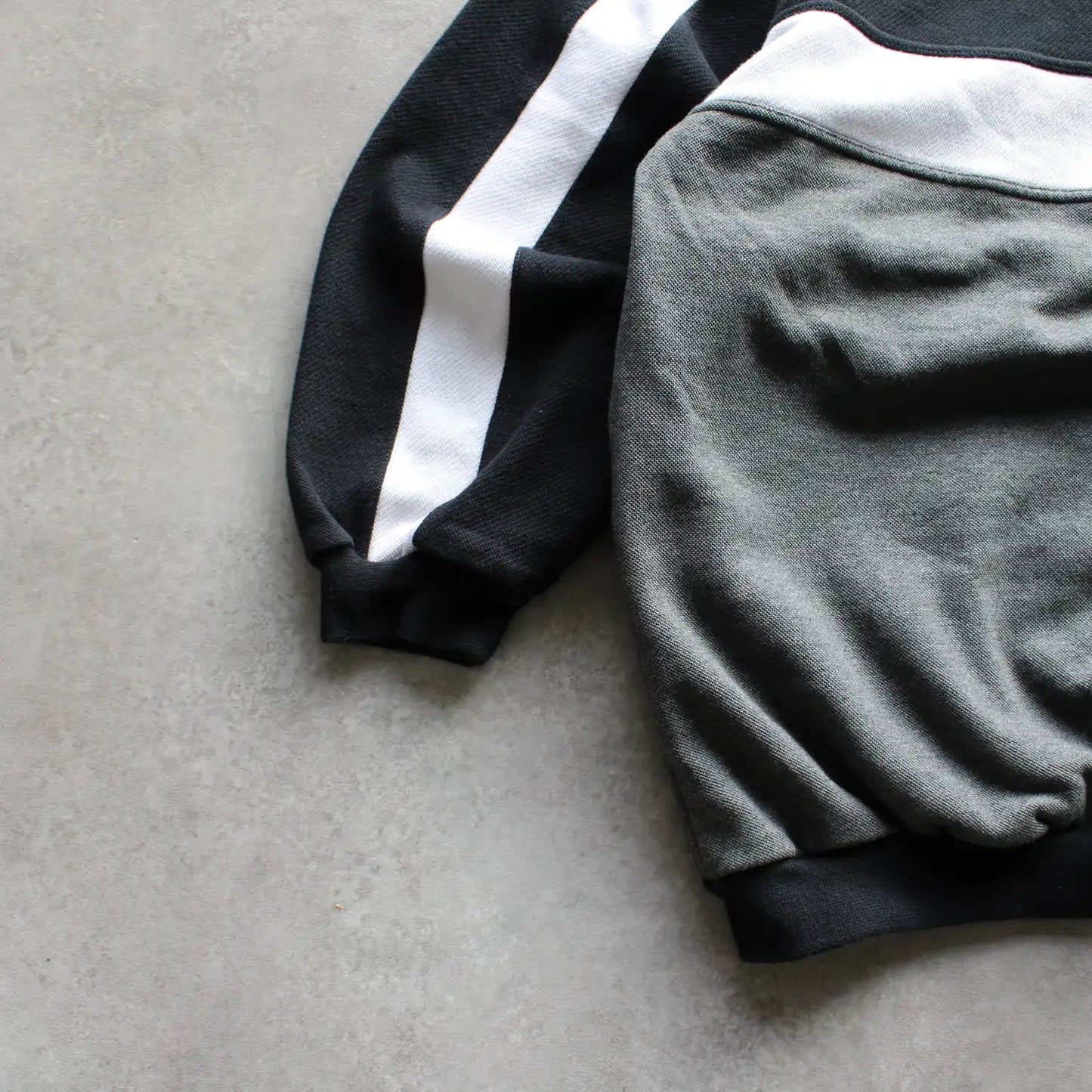 Reebok Contrast Panel Sweatshirt – Black/Grey (Man-L)