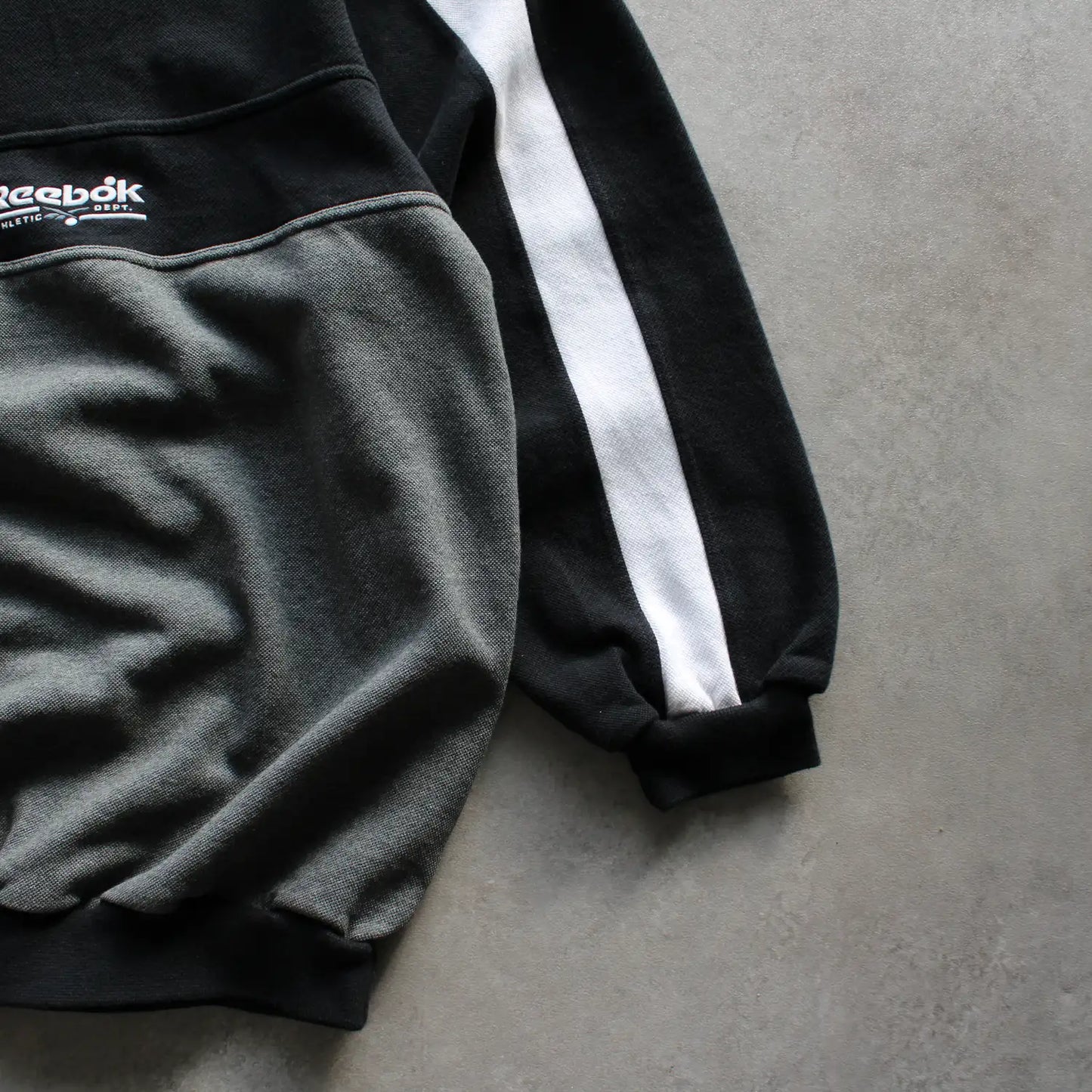 Reebok Contrast Panel Sweatshirt – Black/Grey (Man-L)