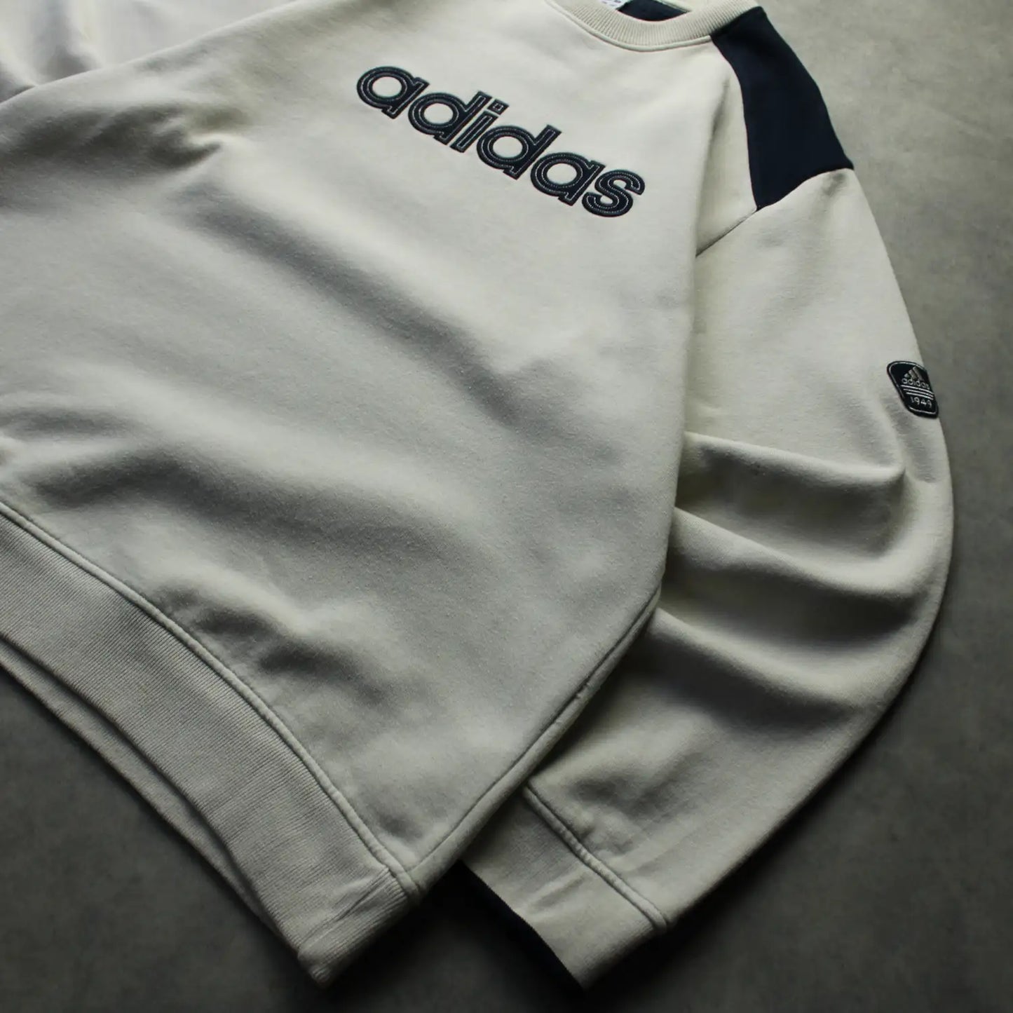 Adidas Embroidered Logo Crewneck Sweatshirt – Cream/Black (Man-L)