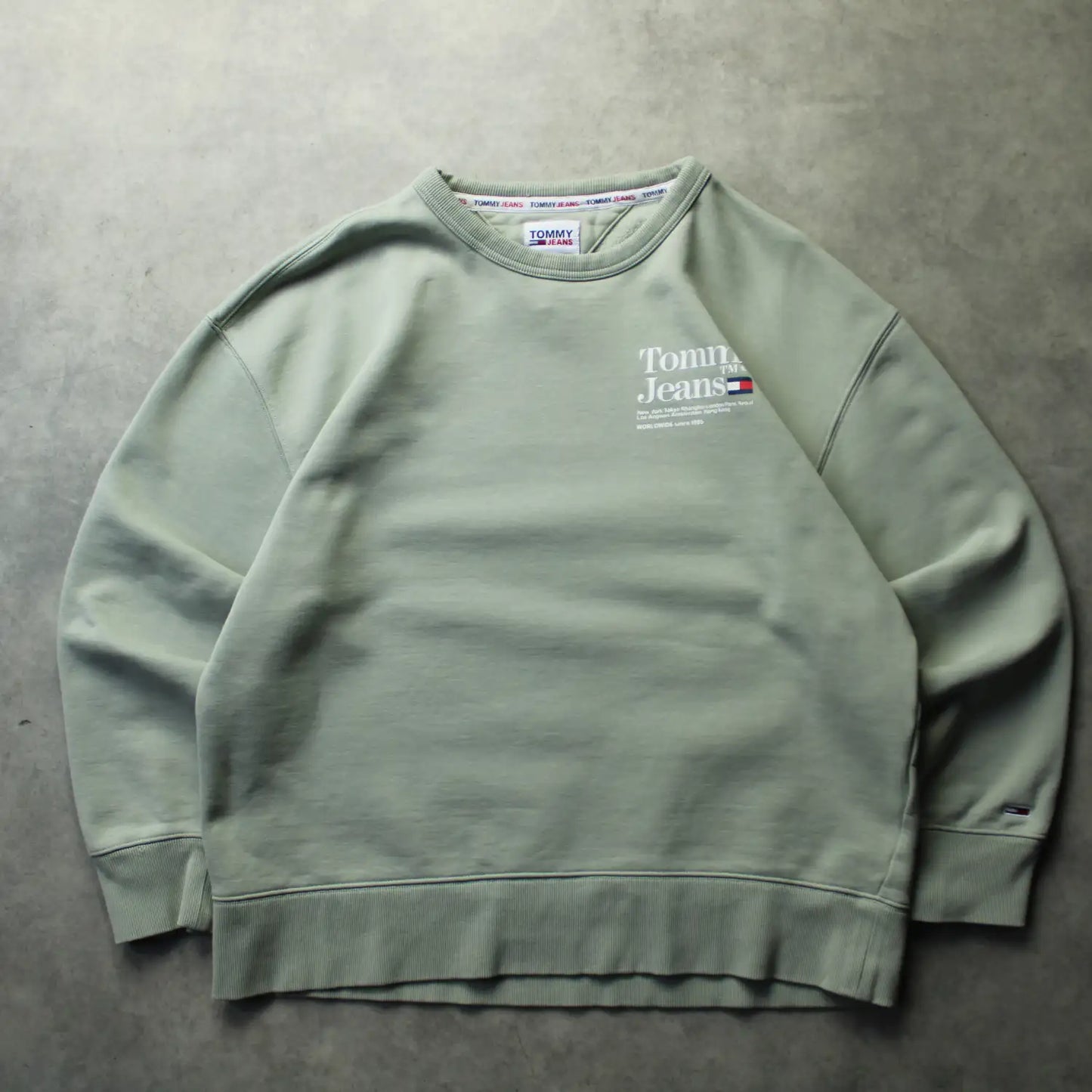 Tommy Jeans Minimal Logo Crewneck Sweatshirt – Sage Green (Man-L)