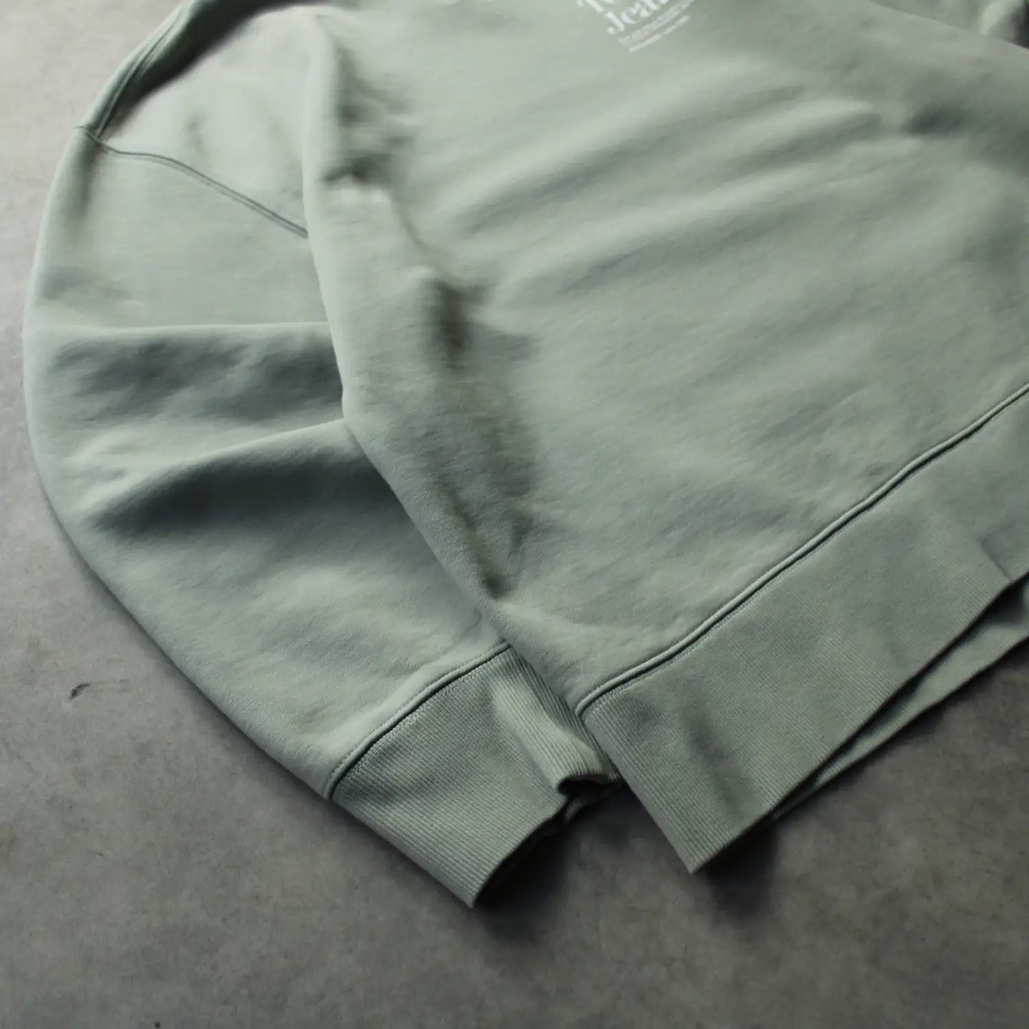 Tommy Jeans Minimal Logo Crewneck Sweatshirt – Sage Green (Man-L)