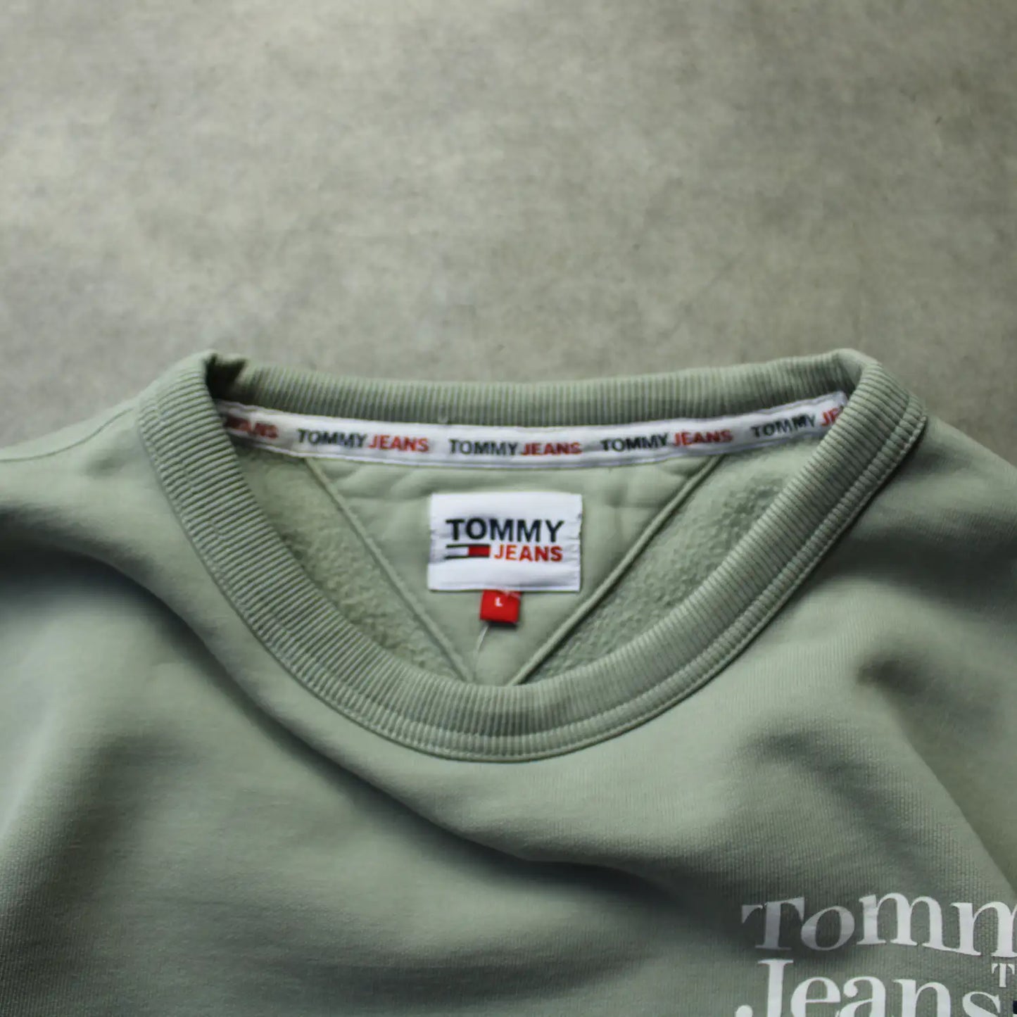 Tommy Jeans Minimal Logo Crewneck Sweatshirt – Sage Green (Man-L)