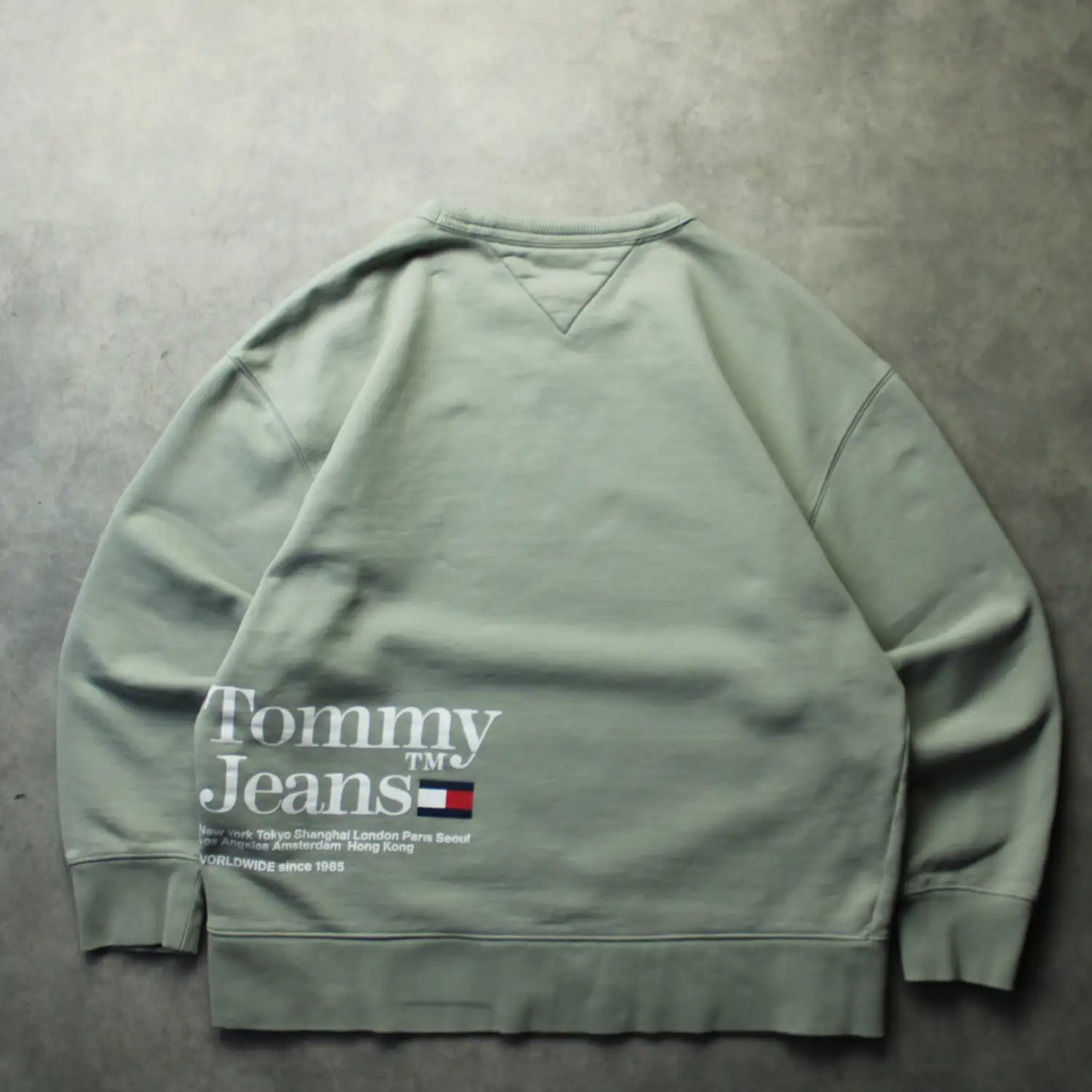 Tommy Jeans Minimal Logo Crewneck Sweatshirt – Sage Green (Man-L)