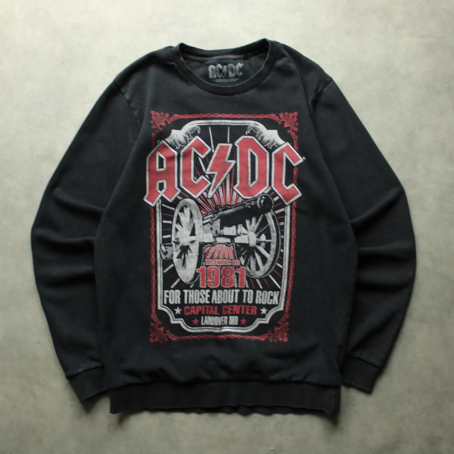 AC/DC Graphic Print Crewneck Sweatshirt – Black (Man-M)