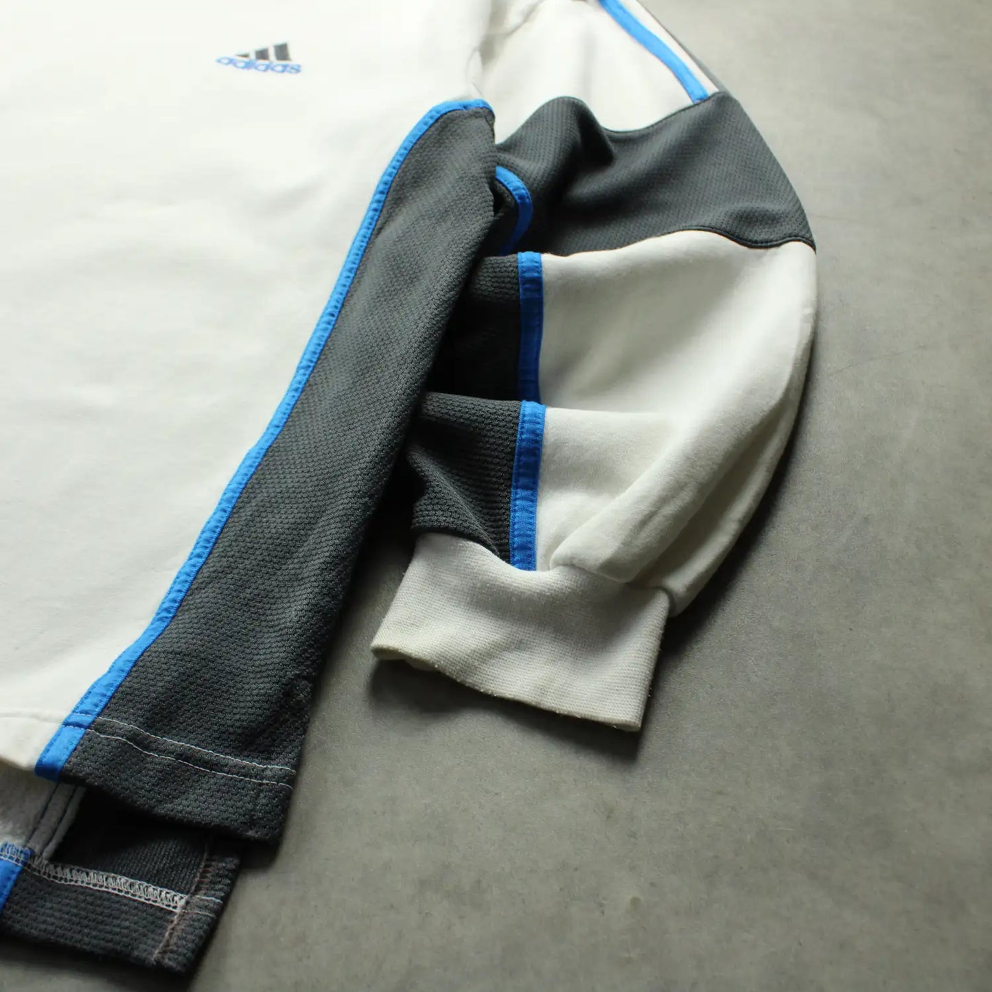 Adidas V-Neck Sweatshirt – White/Blue (Man-XL,Flawed)