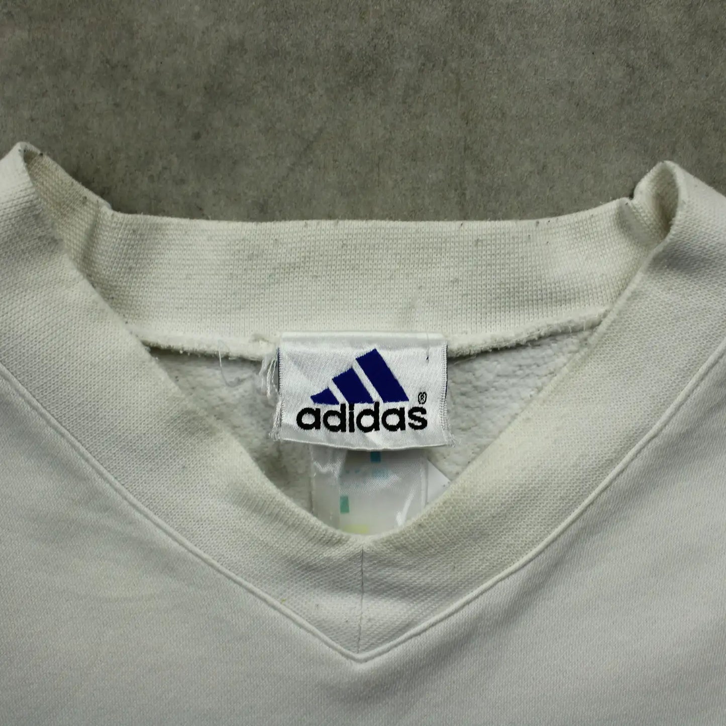 Adidas V-Neck Sweatshirt – White/Blue (Man-XL,Flawed)