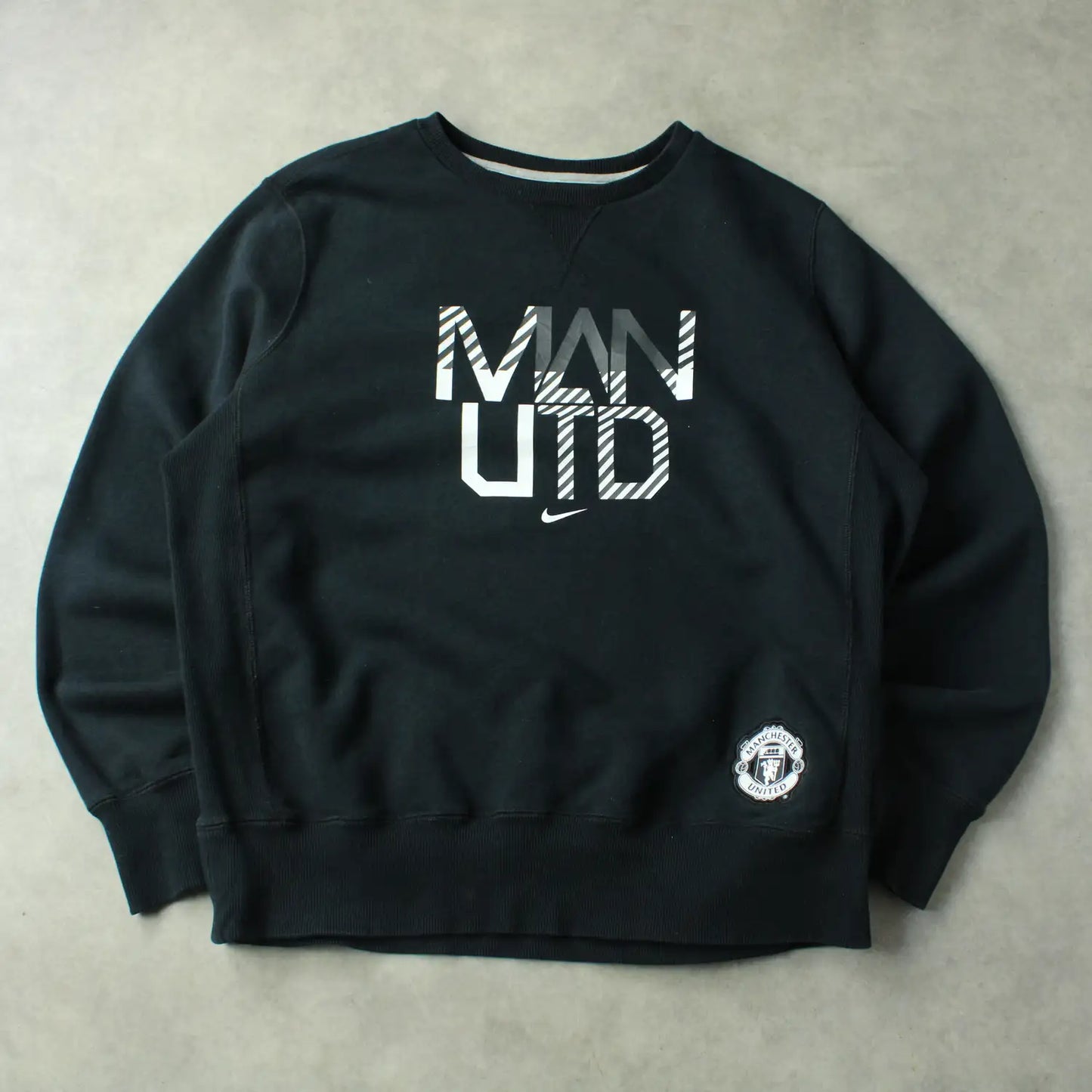 Nike Manchester United Graphic Sweatshirt – Black (Man-XL)