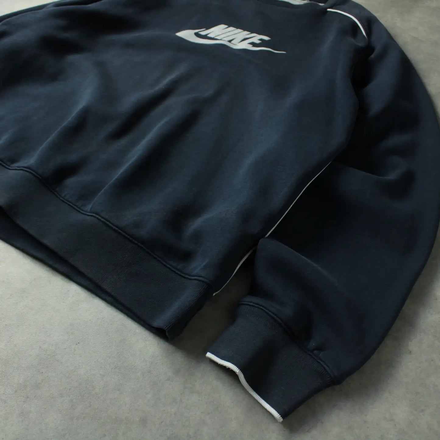 Nike Swoosh Logo Sweatshirt – Black (Man-XL)