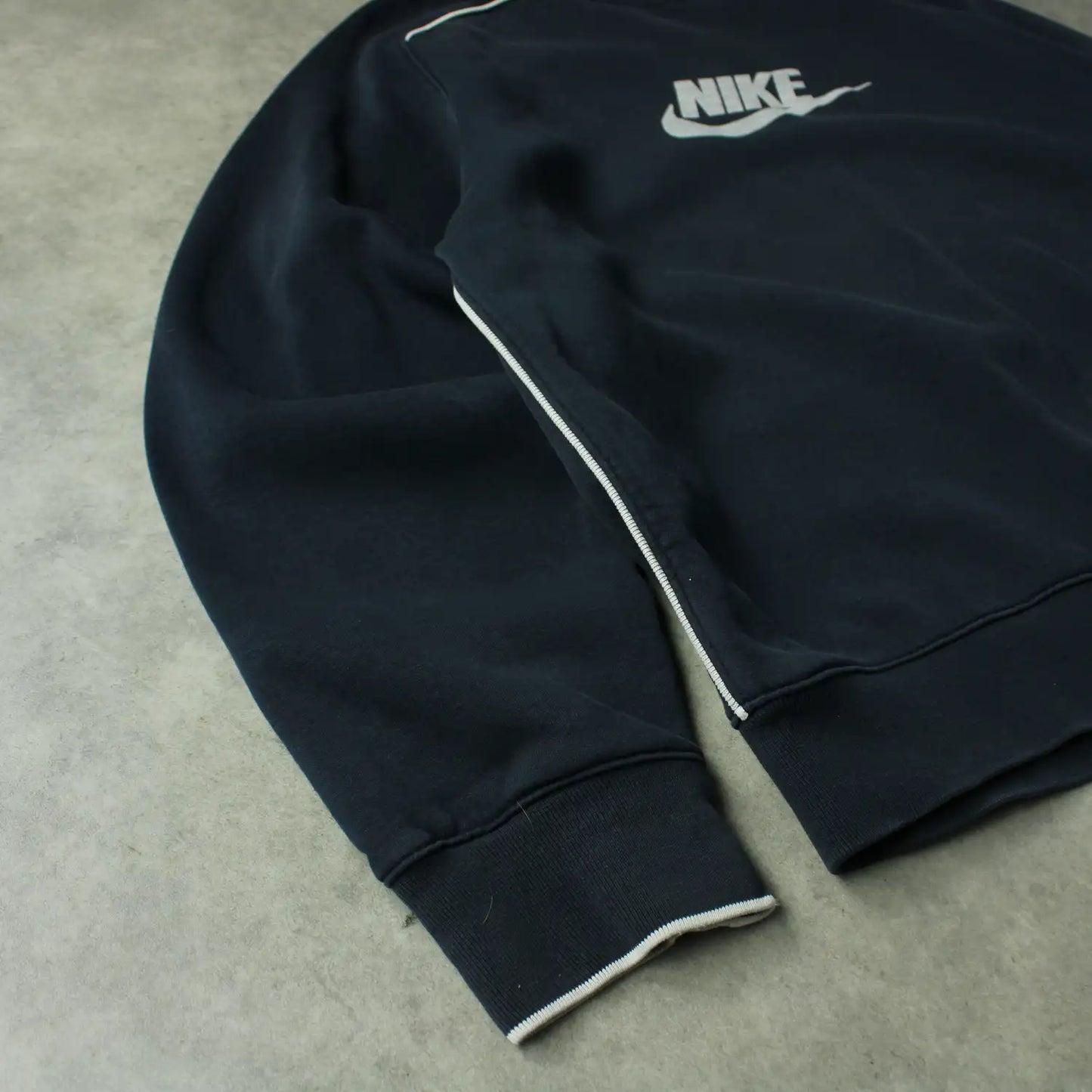 Nike Swoosh Logo Sweatshirt – Black (Man-XL)