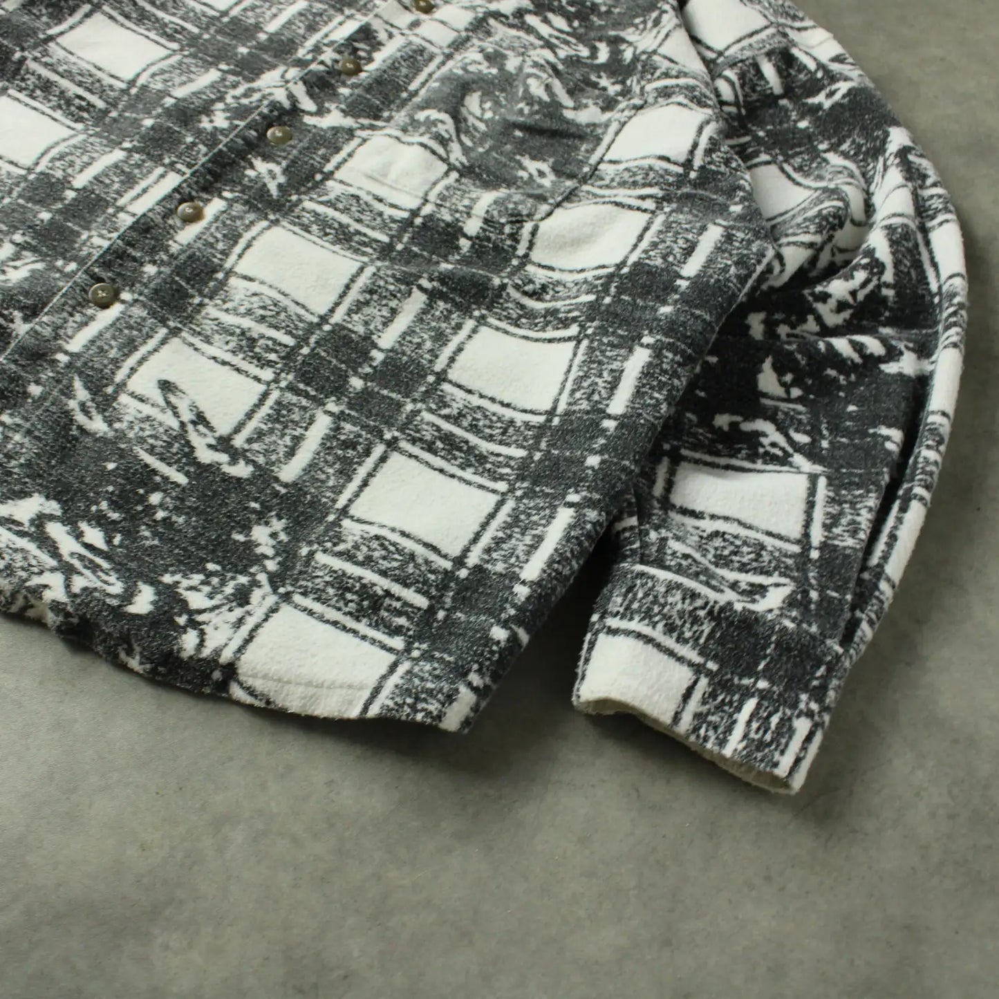 Windriver Patterned Flannel Shirt – Black & White (Man-XL)