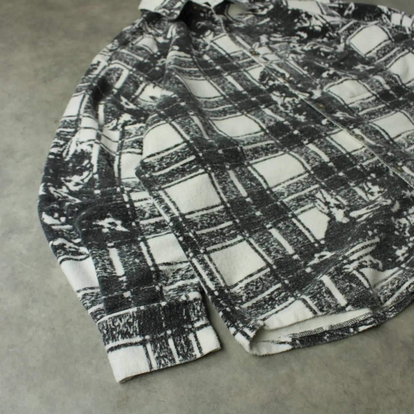 Windriver Patterned Flannel Shirt – Black & White (Man-XL)