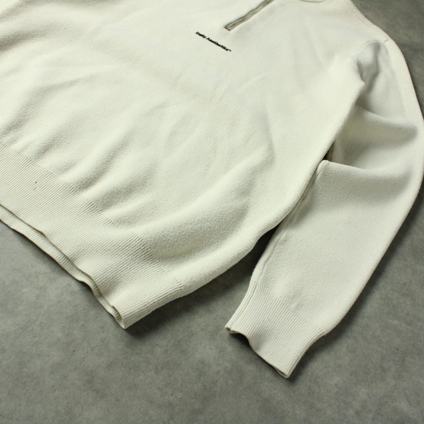 Daily Aesthetikz Minimal Half Zip Knit Sweater – Cream (Man-S)