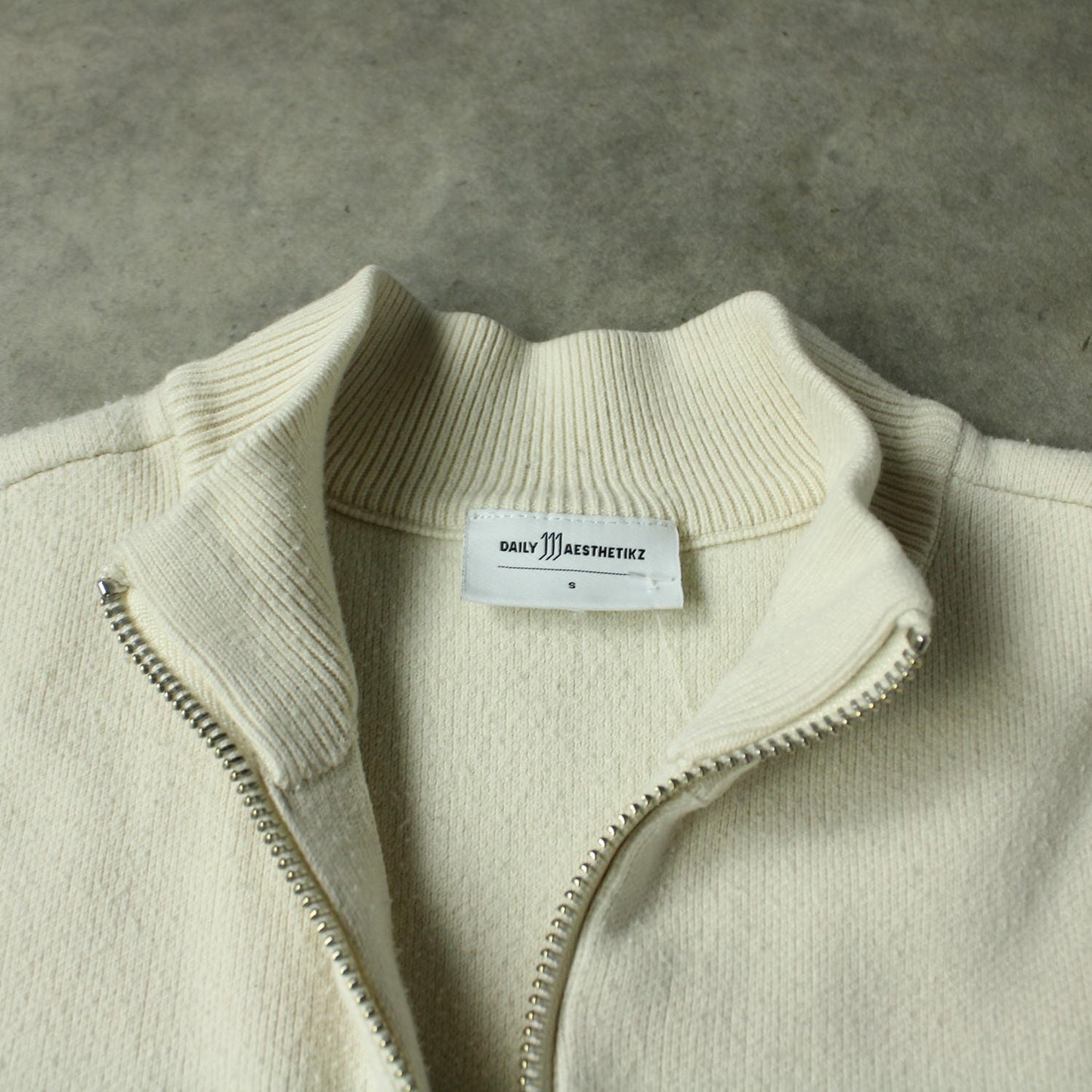 Daily Aesthetikz Minimal Half Zip Knit Sweater – Cream (Man-S)