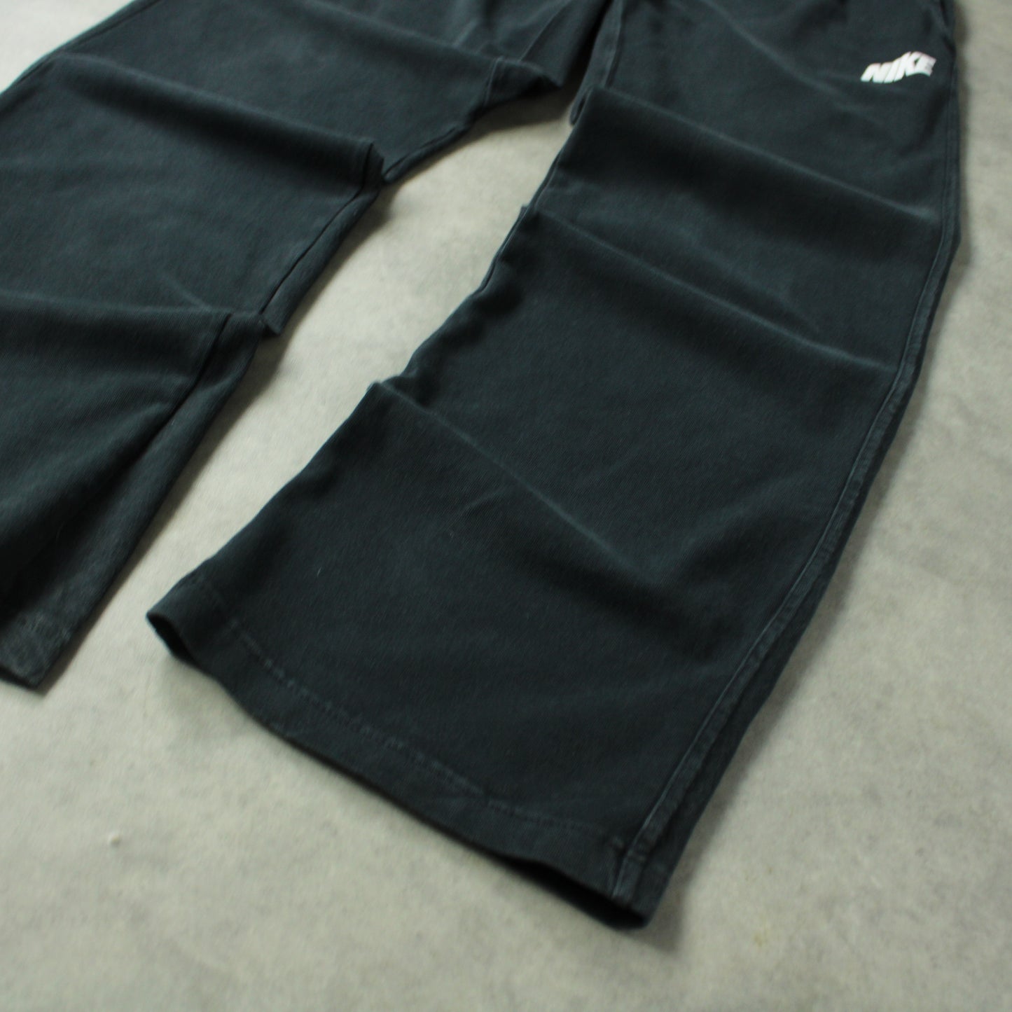 Nike Logo Sweatpants – Black (Man-L)