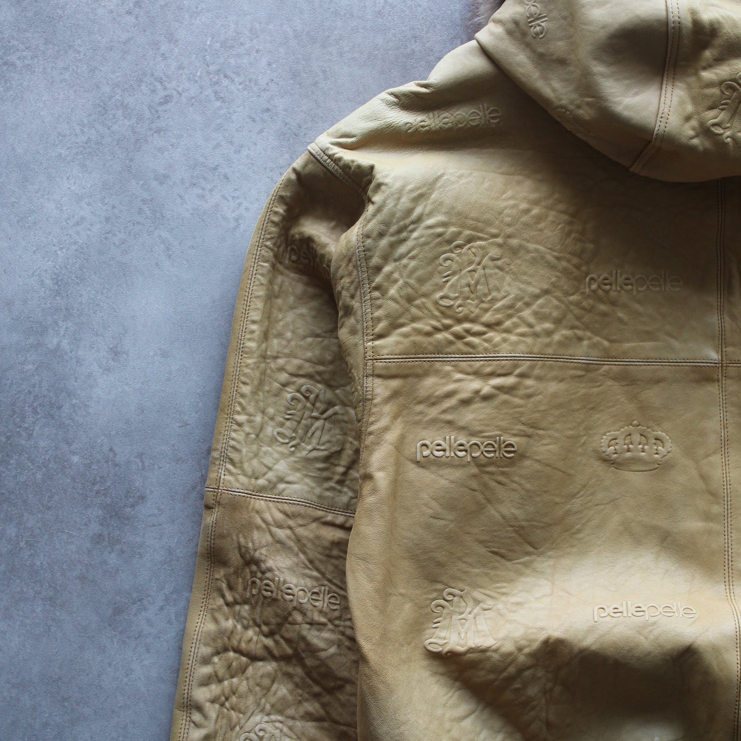 Vintage Pelle Pelle Tan Leather Jacket with Fur Hood – Embossed Logo Design (Man-L)